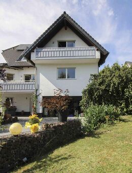 Sofort wohlfühlen: 7-Zi.-EFH mit Weitblick ins Grüne in Schlangenbad-Wambach - Schlangenbad