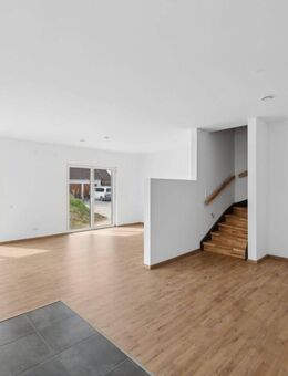 **Traumhaus mit begehbaren Kleiderschrank, offener Küche und viiiiel Platz** (Sofort einzugsbereit) - Röttenbach (Landkreis Roth)