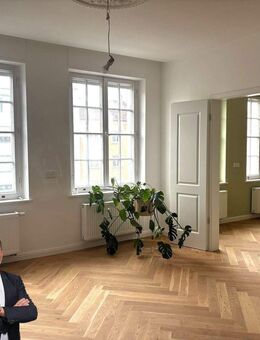 Exklusive Altbau-Dachgeschosswohnung im Jakoberviertel - Stil, Lage & steuerliche Vorteile vereint - Augsburg