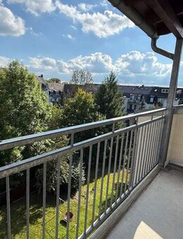 JETZT neues LAMINAT ! DG mit Balkon und geräumige Küche ! - Chemnitz