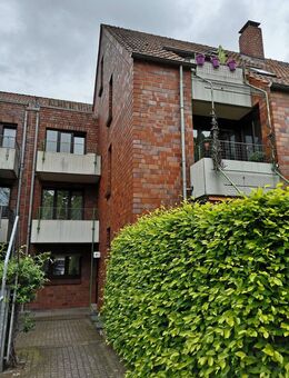 * Pfiffige und charmante ca. 80m² * 3SZ / gr. WZ mit Balkon / Küche, Wannenbad u. Gäste-WC extra - Oberhausen