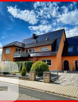 Markt Bibart - leerstehendes Zweifamilienwohnhaus mit drei Garagen - Markt Bibart