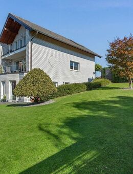 Traumhaftes Einfamilienhaus mit Einliegerwohnung, gepflegtem Garten & Carport - Much