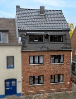 WOHNBAU: Sie sind eine große Familie oder benötigen viele Räume und Platz? Hier warten ca. 220 m² - Bergheim (Nordrhein-Westfalen)