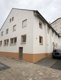 Kapitalanlagechance im Herzen von Burgkunstadt: Mehrfamilienhaus mit Vermietungspotenzial & Gewerbe - Burgkunstadt