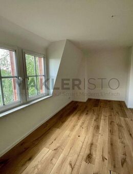 **Erstbezug nach Modernisierung: 2-Zimmer-DG-Wohnung mit Parkett und Tageslichtbad** - Dresden