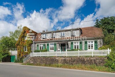 Haus mit Geschichte! Wohnen in einer alten Dorfschule!