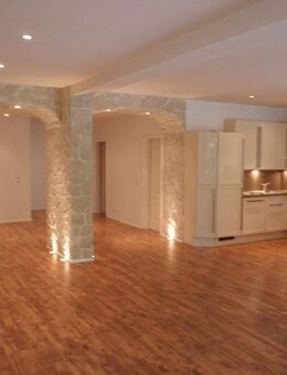 Schöne und großzügige Wohnung in zentraler und bahnhofsnaher Lage von Buxtehude - Buxtehude