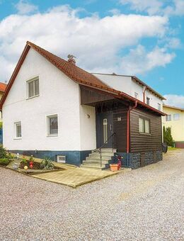 Sofort frei: Ein- Zweifamilienhaus mit großzügigem Garten in ruhiger Lage - Rottenburg (Laaber)