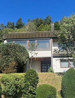 Schönes Einfamilienhaus in traumhafter Lage und großem Grundstück - Epfendorf