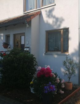 Geräumiges Reihenmittelhaus mit 3 Bädern und Garten, Keller und DG ausgebaut - Frohburg