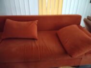 Orangene Schlaf sofa zu verschenken. - Büttelborn