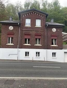 Denkmalgeschütztes Zweifamilienhaus mit großzügigem Garten, großer Terrasse und Garage zu verkaufen in Werdohl-Bärenstein - Werdohl