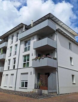 Blick auf die Altstadt und ins Grüne: Moderne 3-Zimmer-Wohnung mit Balkon und Aufzug in Grimmen - Grimmen