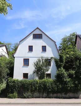 Charmantes Fachwerk-Einfamilienhaus in Neckartenzlingen mit Garten in Hanglage - Neckartenzlingen