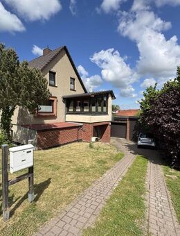 großes Einfamilienhaus mit 8 Zimmern, ca. 700 m² Grundstück, Terrasse und Balkon, Doppelgarage uvm. - Satow