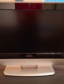 Breitband-Flachbildfernseher mit Fernbedienung in 45663