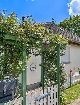 Zurückgezogen leben - modern wohnen: Ihr Bungalow im Grünen in Tessin ( Erbbaurecht ) - Tessin
