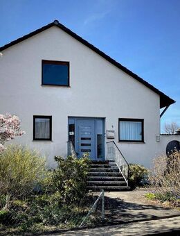 Einfamilienhaus in ruhiger Lage mit Fernblick und großem Grundstück - provisionsfrei! - Bad Emstal