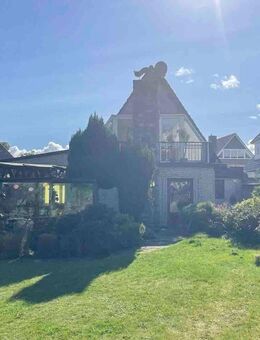 Wohnen & Vermieten unter einem Dach - 3-Parteienhaus mit großem Grundstück (aktuell vermietet) - Lübeck