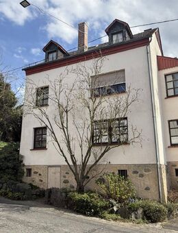Charmantes Haus mit Nebengebäuden und idyllischem Garten - Hillscheid