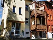 Gepflegtes 3-Familienhaus in - Saalfeld Südstadt - mit Balkon u. Stellplätzen - Kapitalanlage ! - Saalfeld (Saale)