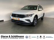 VW Tiguan, 1.4 TSI Life eHybrid, Jahr 2022 - Schmallenberg