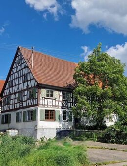 klassisches Fachwerk-Doppelhaus mit 2 großen Scheunen am Fuße des "Bussen" - Unlingen