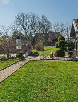 Provisionsfrei! Dreiseithof mit parkähnlichem Garten in zentraler Lage von HS-Karken - Heinsberg