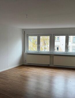 * S-WANGEN: Modernisierte, gemütliche 3-Zi.-Wohnung in guter Umgebung + TL-Bad + Balkon * - Stuttgart