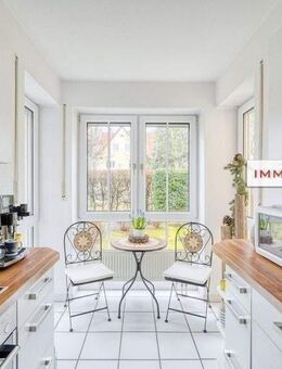 IMMOBERLIN.DE - Jung gebliebene Wohnung mit Südwestterrassen, Garten, geräumigem Garagenplatz & Pkw-Stellplatz - Zeuthen