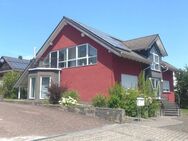 In kleiner Einheit ! Top 3 Zimmer Wohnung mit Balkon und Garage in ruhiger Lage. - Hochspeyer
