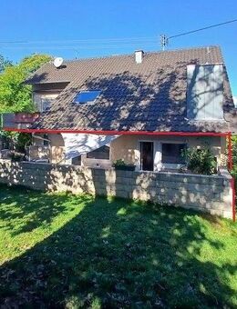 Außergewöhnliches Wohnambiente! Terrassenwohnung in Dreifamilienhaus mit Doppelgarage! - Waiblingen