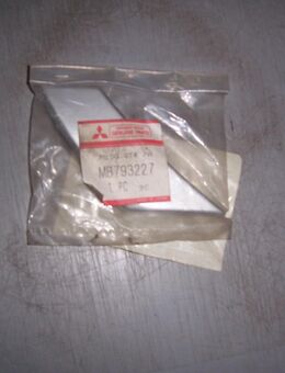 MB793227 Seitenwandleiste hinten rechts silber Mitsubishi Space Runner - Hannover Vahrenwald-List