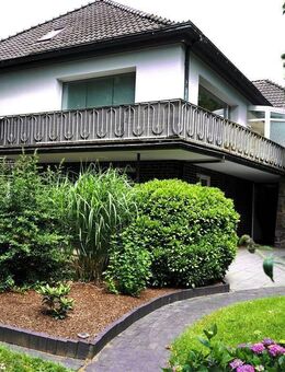 3000 m2 urbanes Anwesen in sehr ruhiger Lage von Bremerhaven Wulsdorf: Stadtvilla mit ca. 665 m2 Wohn-/Nutzfläche 3 Garagen - Bremerhaven