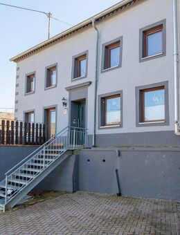 Renovierter & vielseitiger Bauernhof mit großen Nebengebäuden - Ralingen
