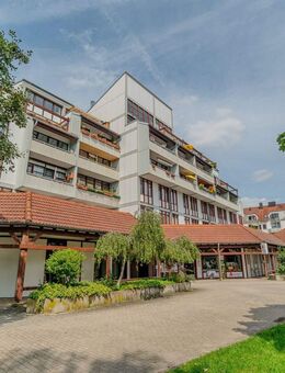 Großzügige 3-Zimmer-Wohnung mit Südloggia und drei Tiefgaragenstellplätzen - Kirchheim (München)