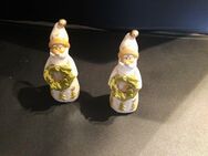 2 Weihnachtsmänner aus Keramik kleiner Nikolaus als Set zusammen Höhe ca. 9cm - Essen