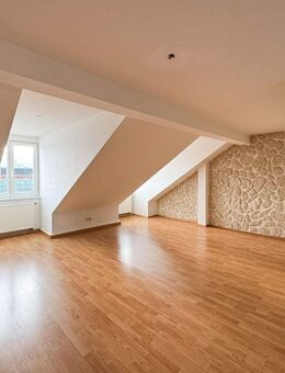 Bezugsfreie, charmante Dachgeschosswohnung mit Dachloggia - Aufzug vorhanden!! - Leipzig