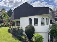 Einfamilienhaus mit ELW + 2 Garagen in Halbhöhenlage oberhalb von Gerlingen - Gerlingen