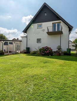 MANNELLA *Familienparadies mit Garten *Sanierungsbedürftiges Juwel in ruhiger Seitenstraße - Hennef (Sieg)