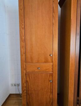Schrank aus Pinienholz - Braunschweig