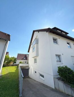 -RESERVIERT- Charmant & Bezugsfrei: 3-Zimmer-Dachgeschosstraum mit TG-Stellplatz - Alfdorf