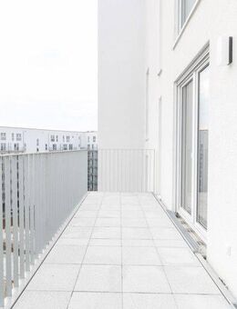 Ihr neues Wohlfühlzuhause: elegante Etagenwohnung mit Sonnenbalkon, moderner Küche & Tiefgaragenstellplatz - Frankfurt (Main)