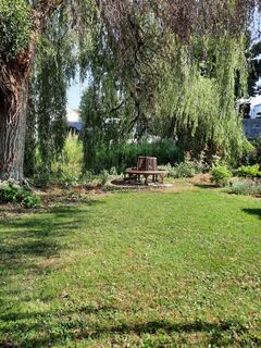 Einfamilienhaus mit Einliegerwohnung, Garten und Gewerbefläche in Radolfzell