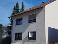 Mühlhausen: Bestandshaus mit Grundstück für 2 weitere Doppelhäuser und Einfamilienhaus - Mühlhausen (Baden-Württemberg)