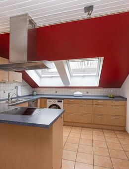 GELEGENHEIT: Maisonette-Wohnung im Dachgeschoss mit 4,5 Zimmern und Loggia sofort beziehbar - Wendlingen (Neckar)