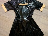 Latexkleid - Essen