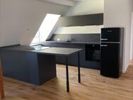 Top sanierte 2 Zimmer Dach-Wohnung mit moderner Einbauküche im Frauenland - Würzburg