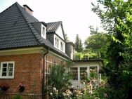 Schöne 2-Zimmer Wohnung im denkmalgeschützten Haus mit Dachterrasse - Hamburg